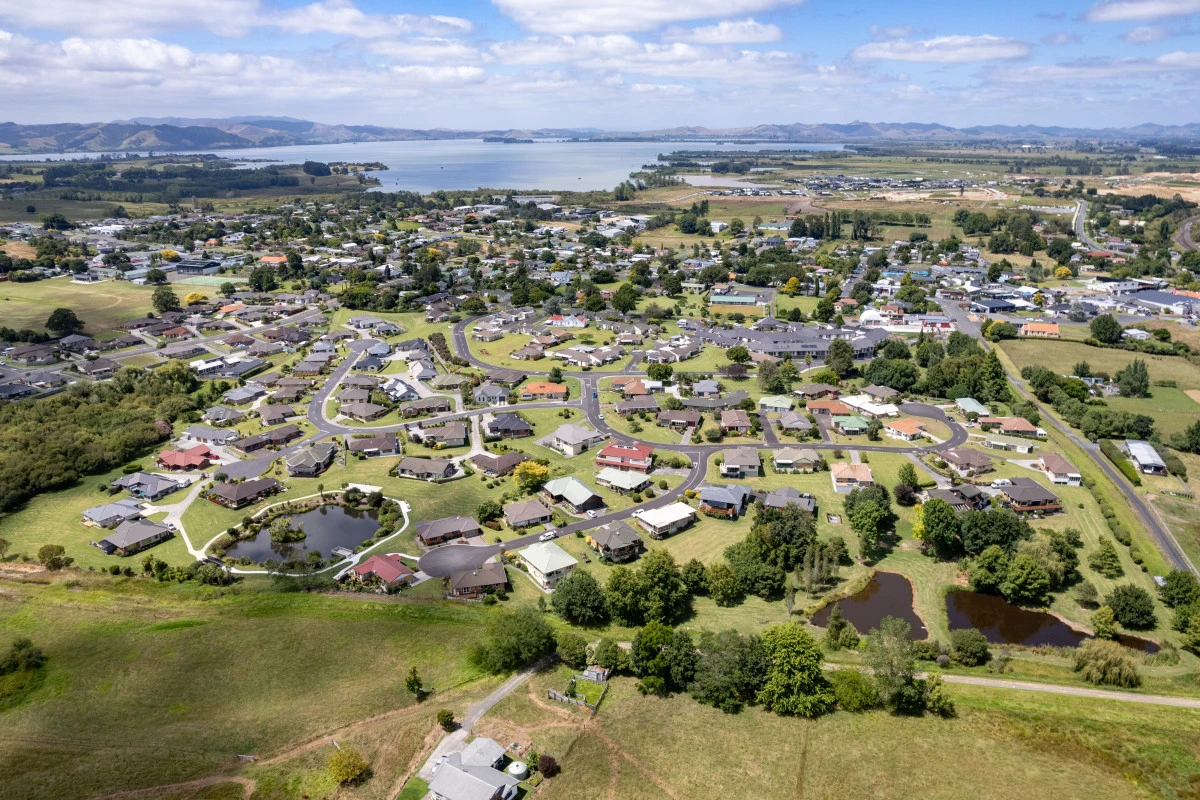 Apārangi Village