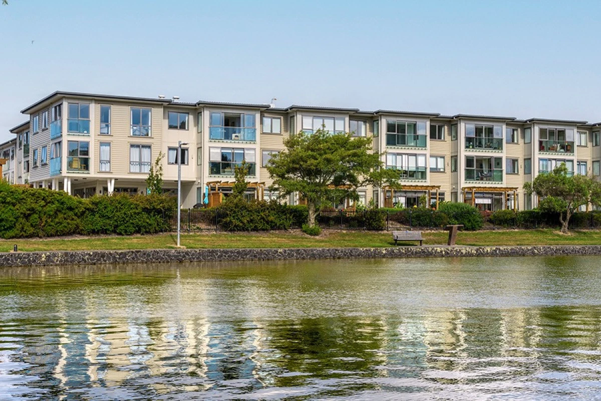 Whitby Lakes Retirement Village